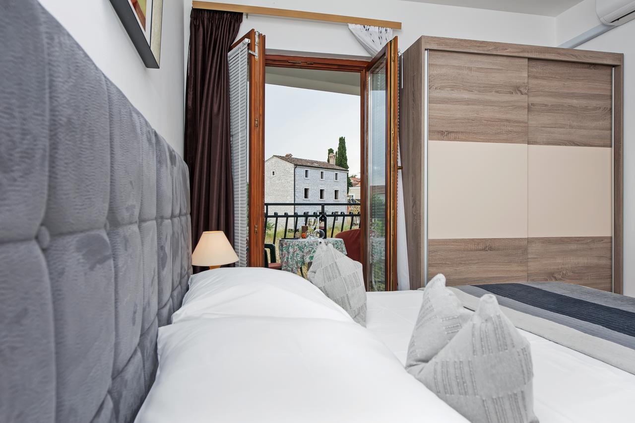 Ladonja Bb Rooms, Family Run Bed & Breakfast โรวินสโก เซโล ภายนอก รูปภาพ