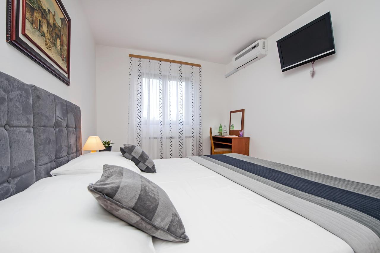 Ladonja Bb Rooms, Family Run Bed & Breakfast โรวินสโก เซโล ภายนอก รูปภาพ