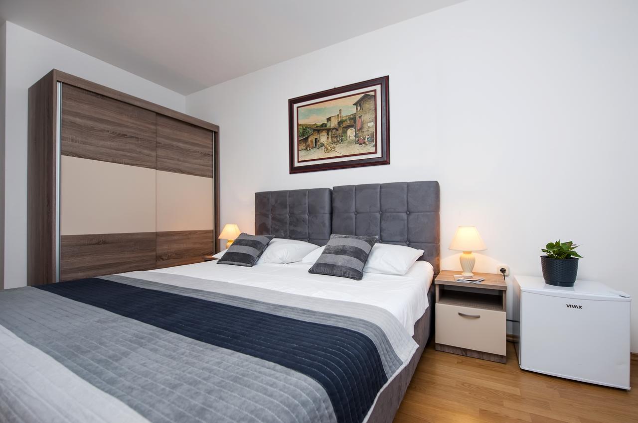 Ladonja Bb Rooms, Family Run Bed & Breakfast โรวินสโก เซโล ภายนอก รูปภาพ