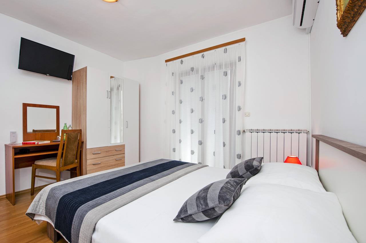 Ladonja Bb Rooms, Family Run Bed & Breakfast โรวินสโก เซโล ภายนอก รูปภาพ