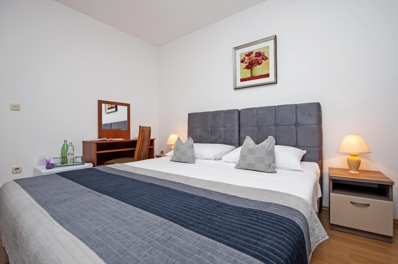 Ladonja Bb Rooms, Family Run Bed & Breakfast โรวินสโก เซโล ภายนอก รูปภาพ