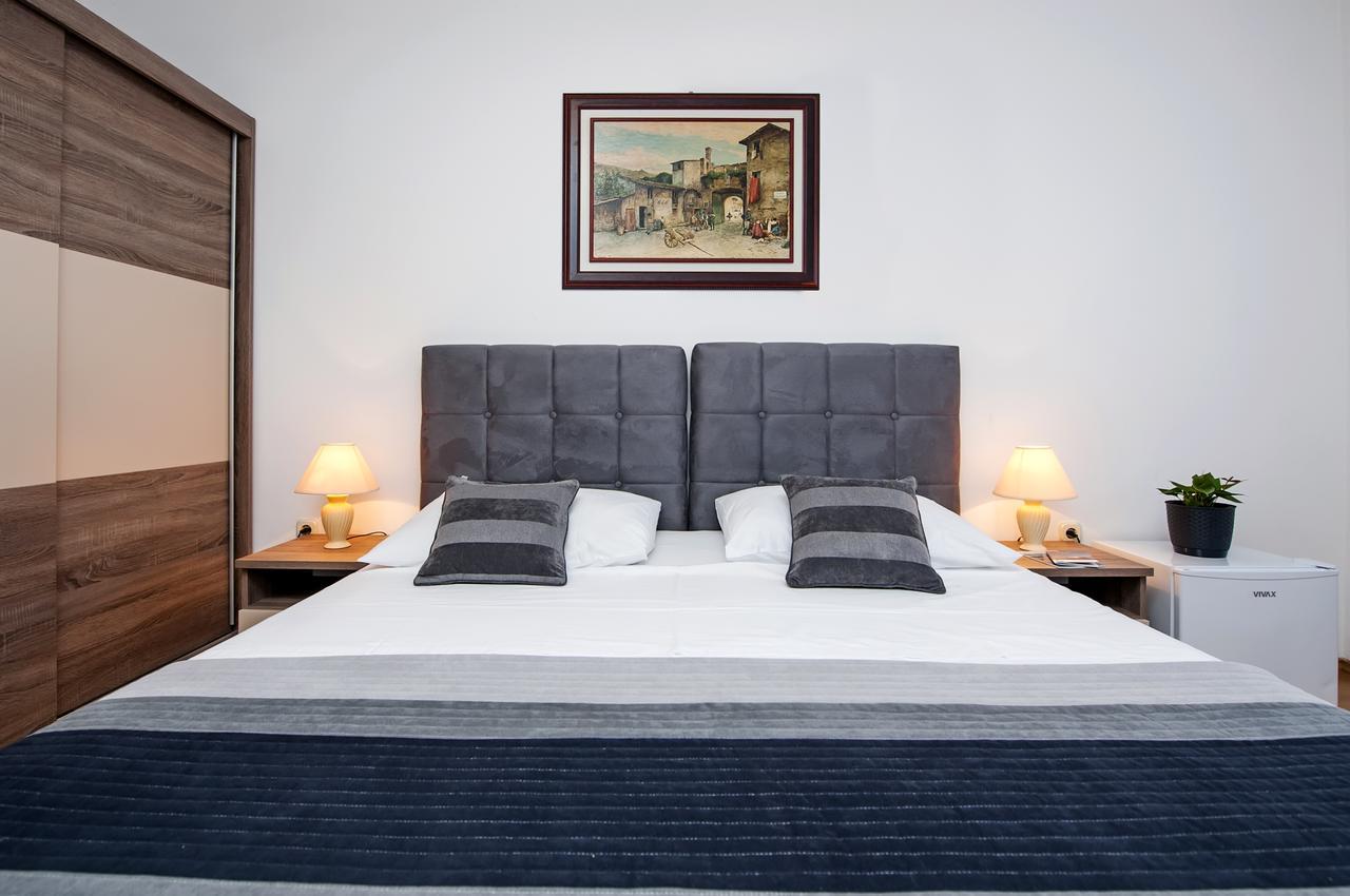 Ladonja Bb Rooms, Family Run Bed & Breakfast โรวินสโก เซโล ภายนอก รูปภาพ