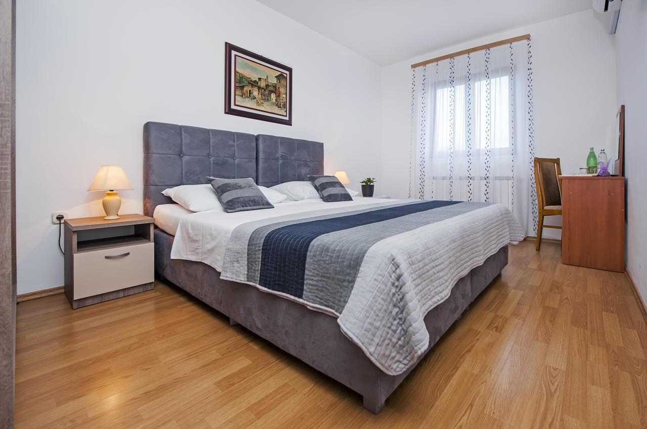 Ladonja Bb Rooms, Family Run Bed & Breakfast โรวินสโก เซโล ภายนอก รูปภาพ