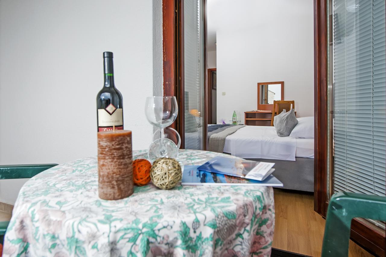 Ladonja Bb Rooms, Family Run Bed & Breakfast โรวินสโก เซโล ภายนอก รูปภาพ