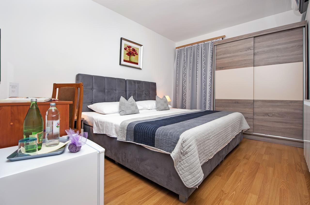 Ladonja Bb Rooms, Family Run Bed & Breakfast โรวินสโก เซโล ภายนอก รูปภาพ