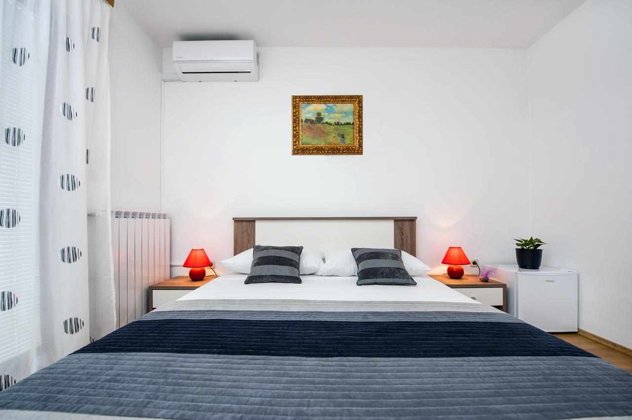 Ladonja Bb Rooms, Family Run Bed & Breakfast โรวินสโก เซโล ภายนอก รูปภาพ